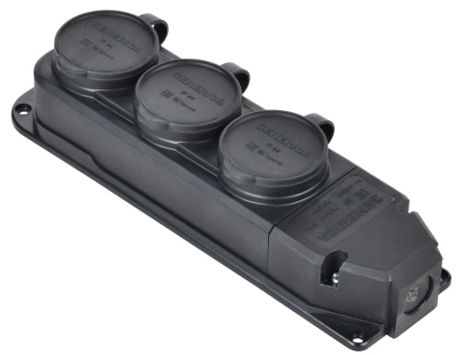 Розетка (колодка) трехместная с защитной крышкой IP44 каучук черная GENERICA                                        