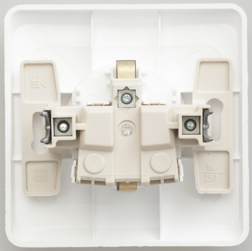 Розетка с/у Этюд 1м с/з с з/ш белый IP20 16А (упак-20шт) SchE                                         фото 3                    